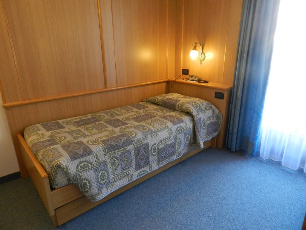 Hotel Stella Alpina Моена Стая снимка