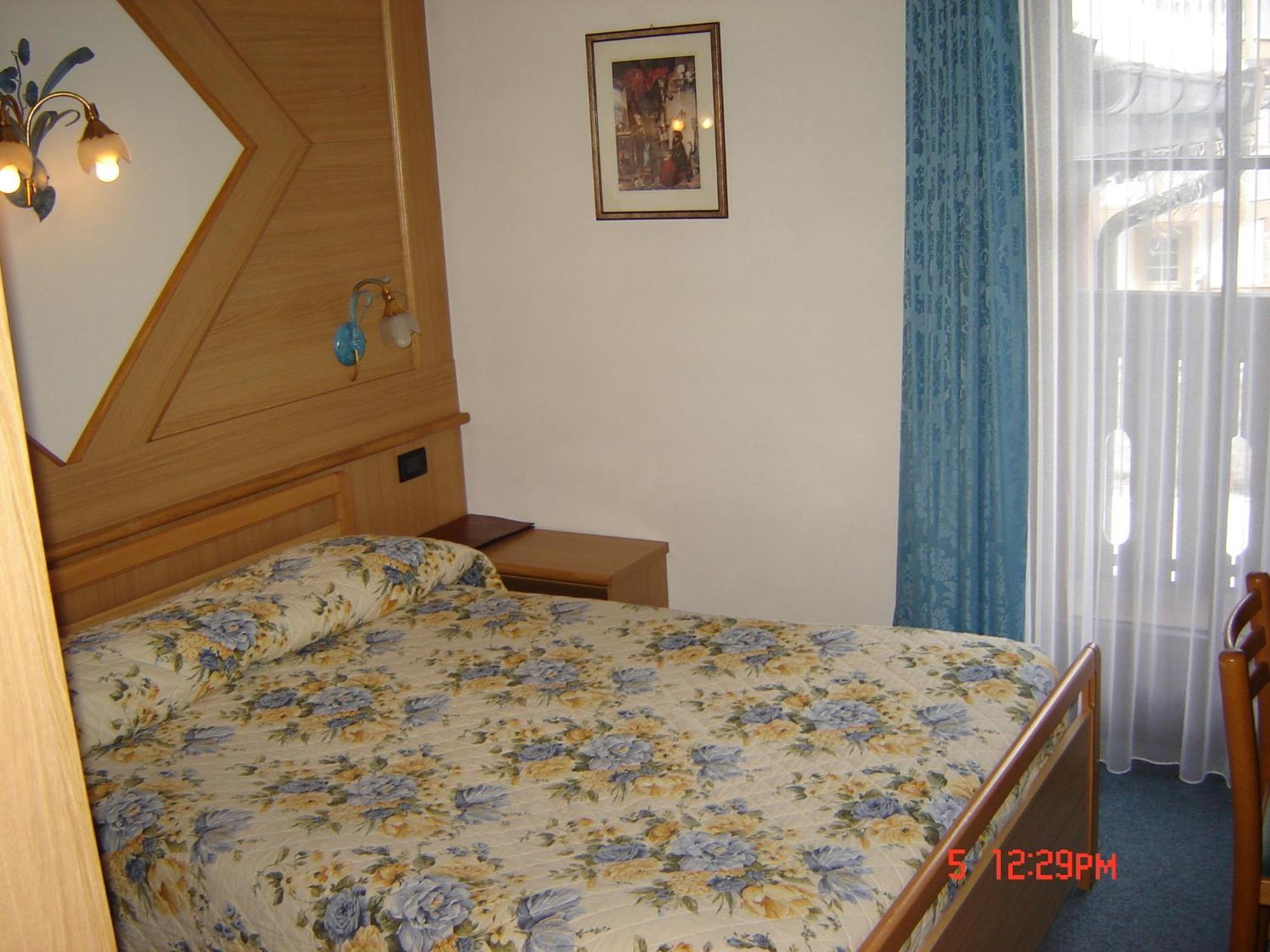 Hotel Stella Alpina Моена Екстериор снимка