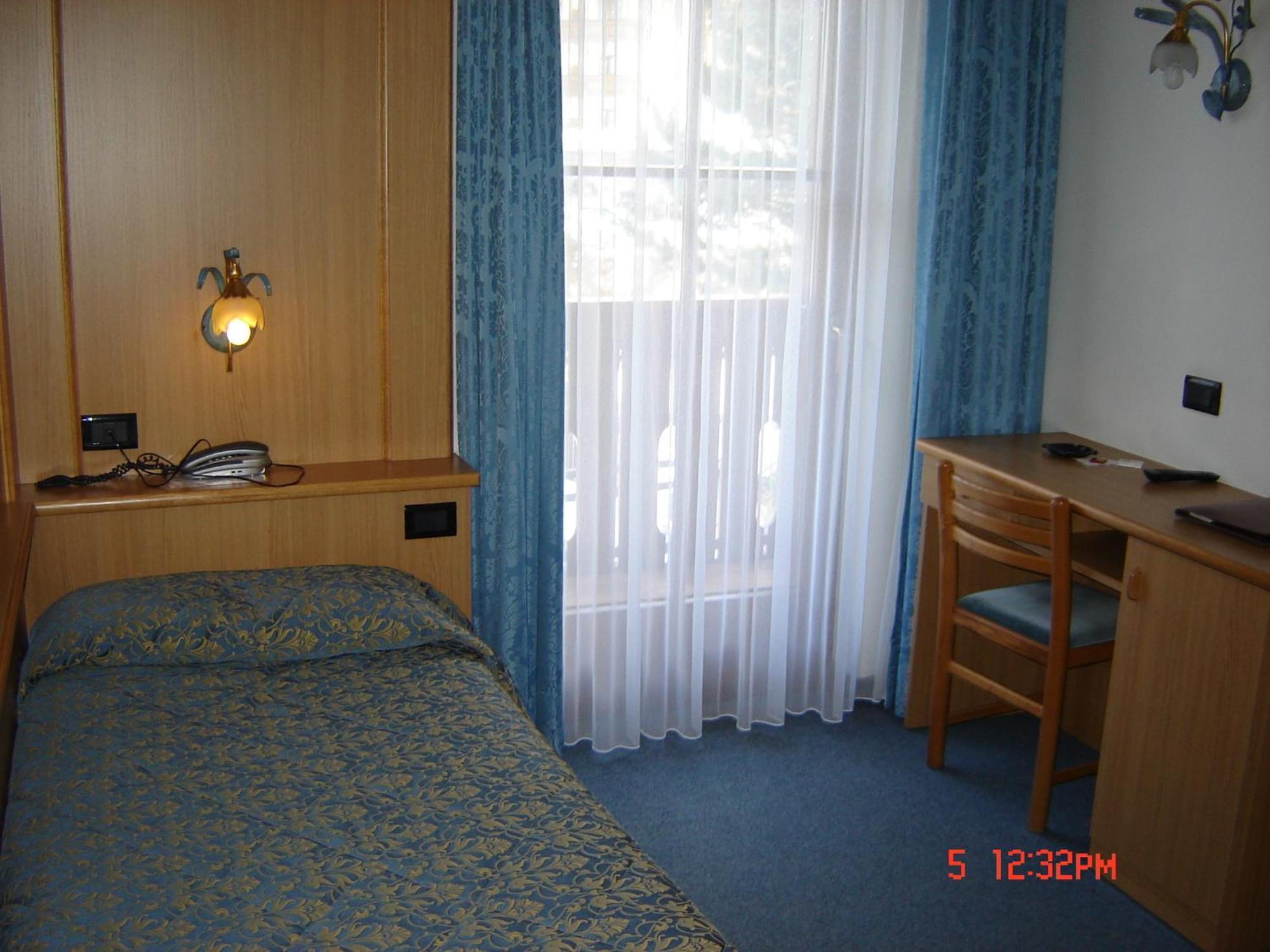 Hotel Stella Alpina Моена Екстериор снимка