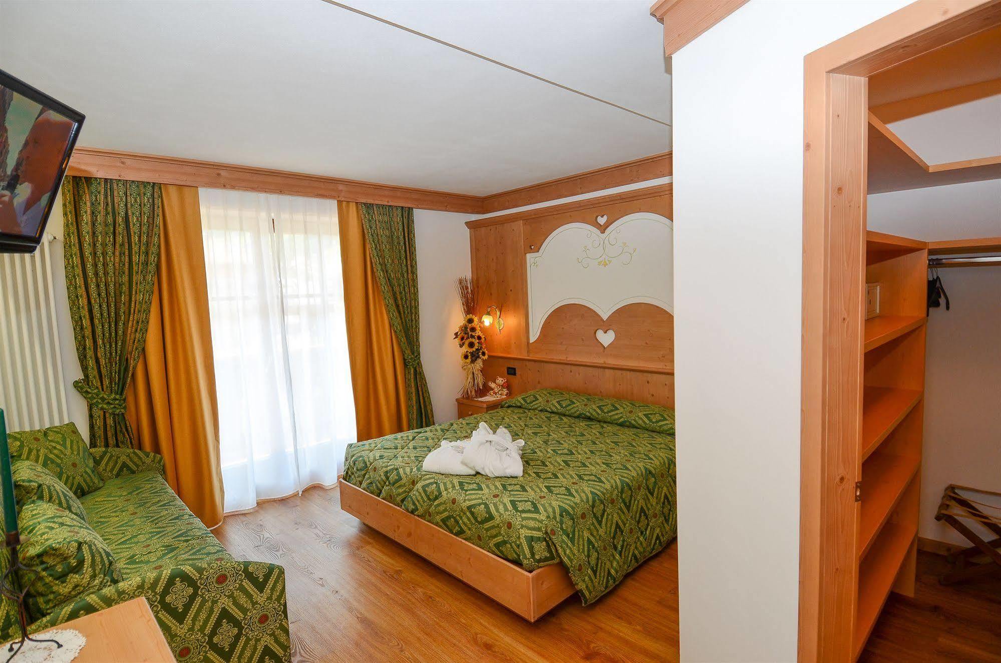 Hotel Stella Alpina Моена Екстериор снимка